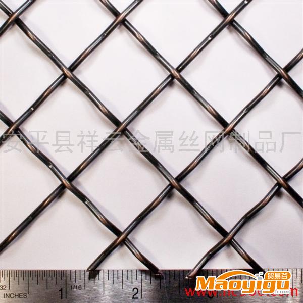 产品用途及不同用途产品名称\r\n1.铁丝轧花网\r\n　　铁丝轧花网材质是由铁