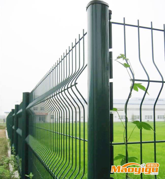 意特六角网厂小区 市政 园林 三角折弯护栏网 护栏网