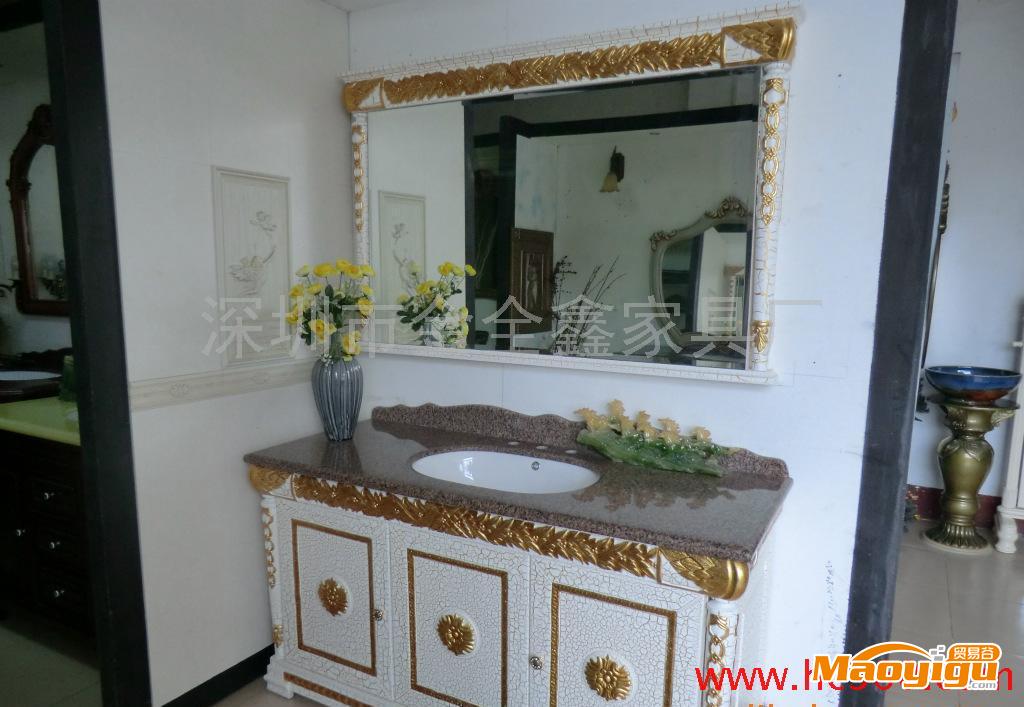 高档时尚浴室柜，金底裂纹漆，最佳匹配！柜内设柜桶，美观实用