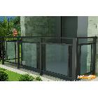 安全可靠、环保美观的玻璃阳台护栏