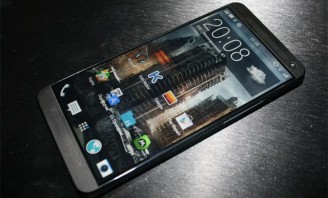 疑似HTC M8真机曝光 配双摄像头+双闪光灯