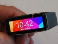 三星发布业界首款曲面屏智能手表Gear Fit