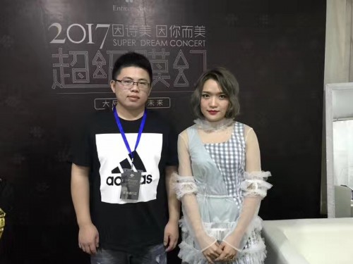 新闻：黄致列录制祝福视频联系星灿公司