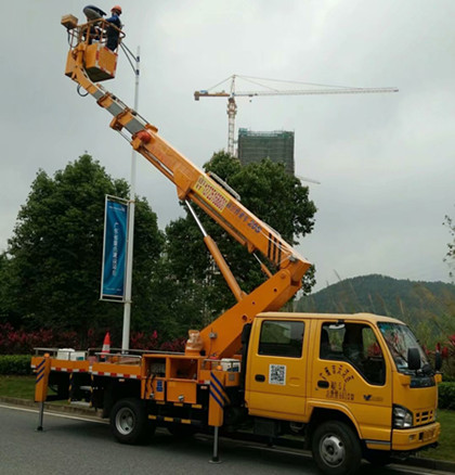 广东连州伸缩臂高空作业车出租-中桥建