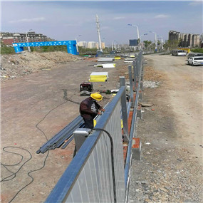 新疆护栏围挡现货零售，新疆市政工程围挡施工方案