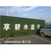 山东青岛市工地围墙上挂的人工草皮-假草坪哪里卖的便宜