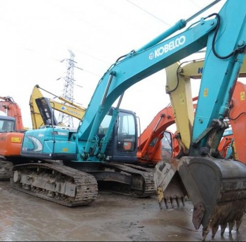 新闻：金阳县小松挖掘机维修服务电话多少