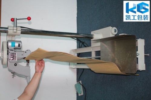 新闻:天元台湾耀翰全自动立柱式缝包机